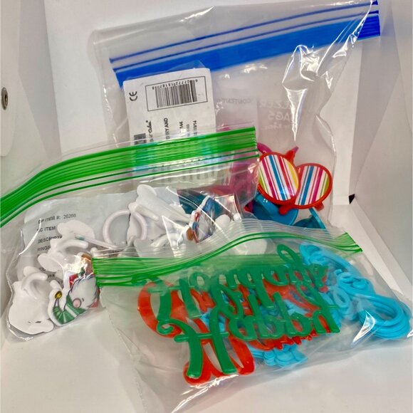 Cake Cupcake Toppers Layons Rings Christmas Gnomes Seasons Greetings Assortment - Picture 8 of 14